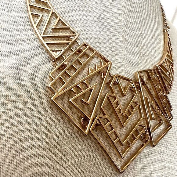 Avon gold tone geometric statement necklace - Picture 5 of 9